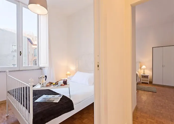 Townhouse By The Spanish Steps